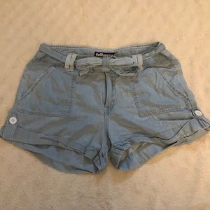 Dollhouse loose denim shorts size 9